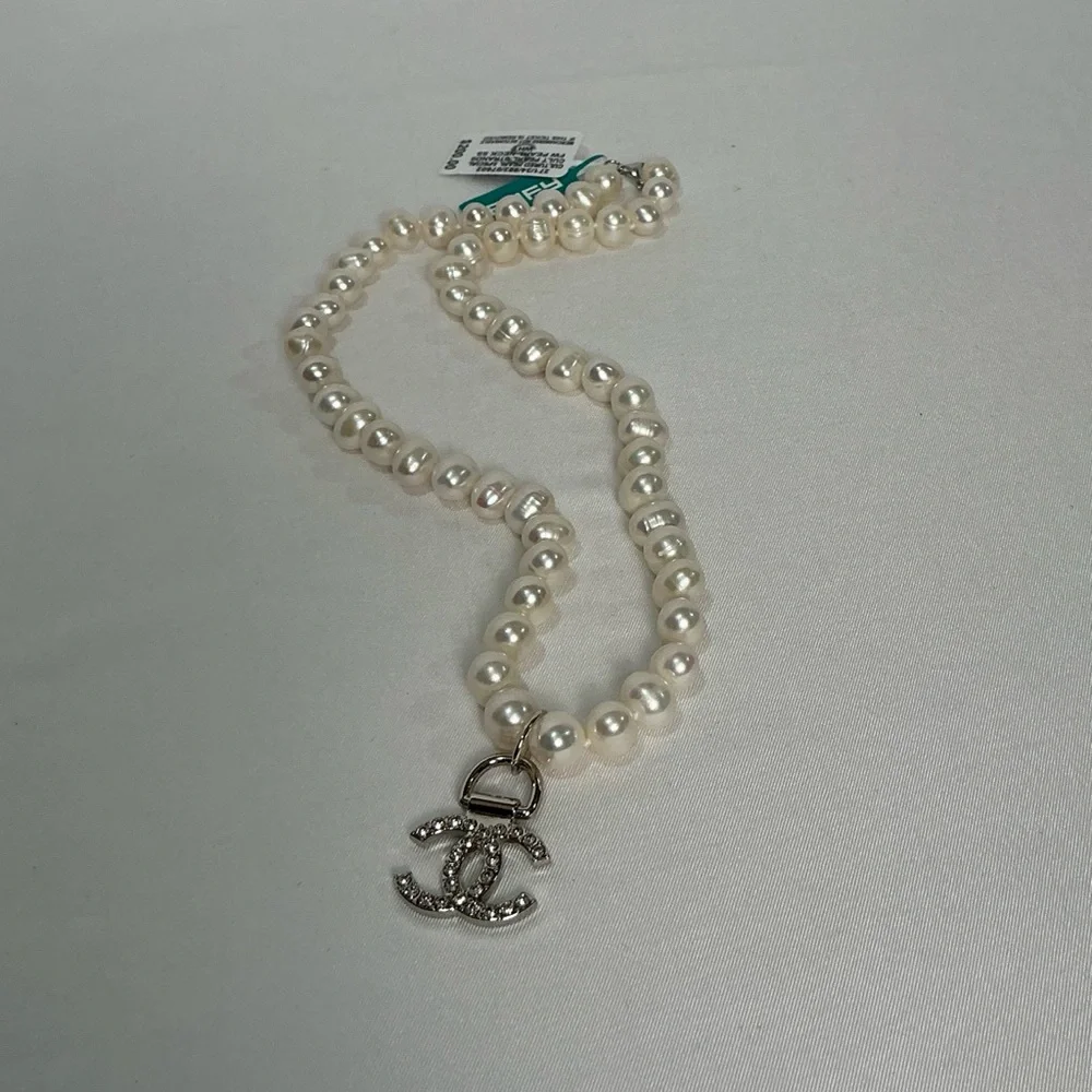 Pearl Necklace with Silver Charm Chanel - Picture 5 of 7